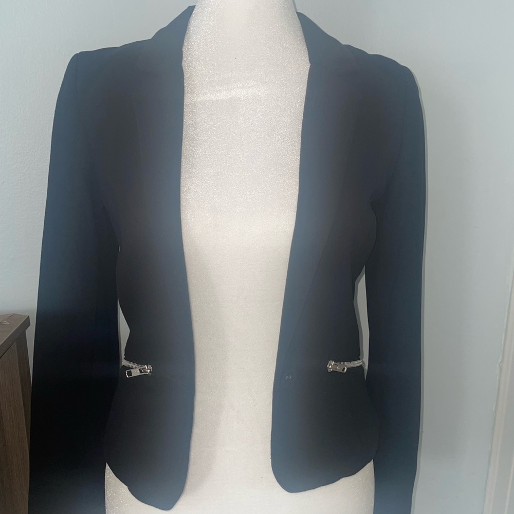 Divided by H&M Classic Black Blazer with Zippered Pockets